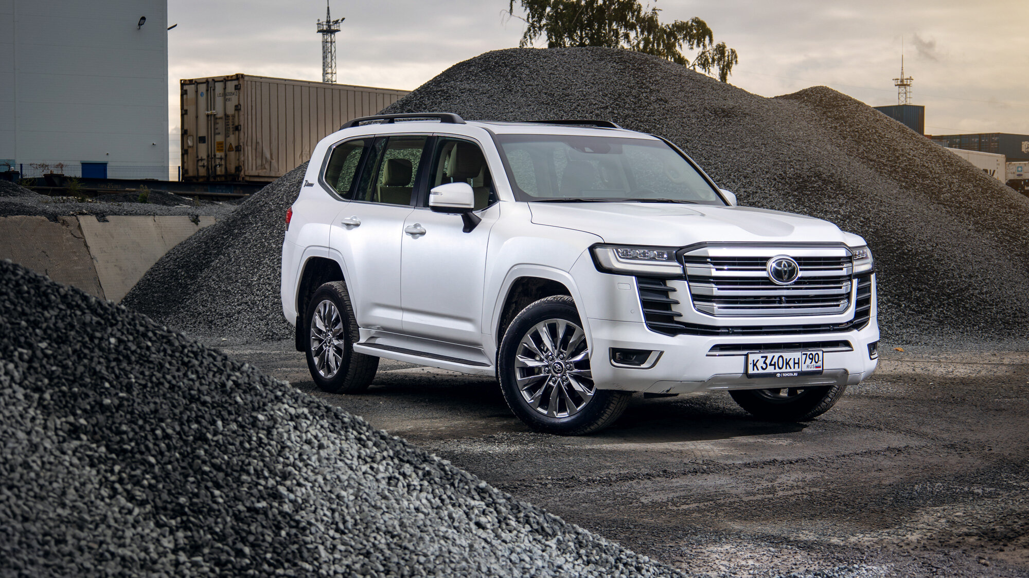 Против ветра. Все плюсы и минусы Toyota Land Cruiser 300: подробный тест-драйв