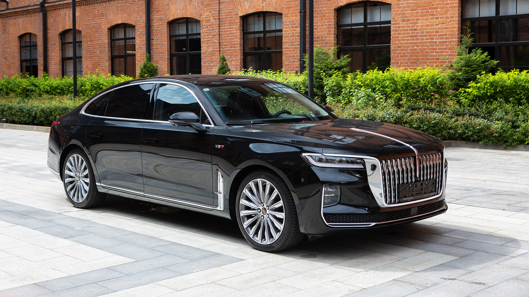 Седан-аналог. Первый обзор китайского лимузина Hongqi H9 за 10 миллионов рублей
