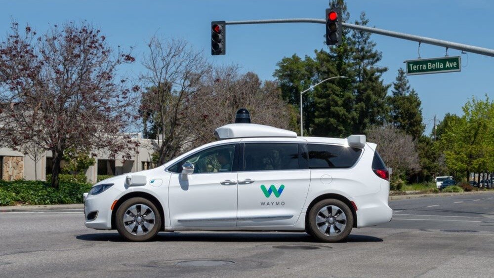 Беспилотники Waymo массово приезжают в один тупик в Сан-Франциско. Причину никто не знает
