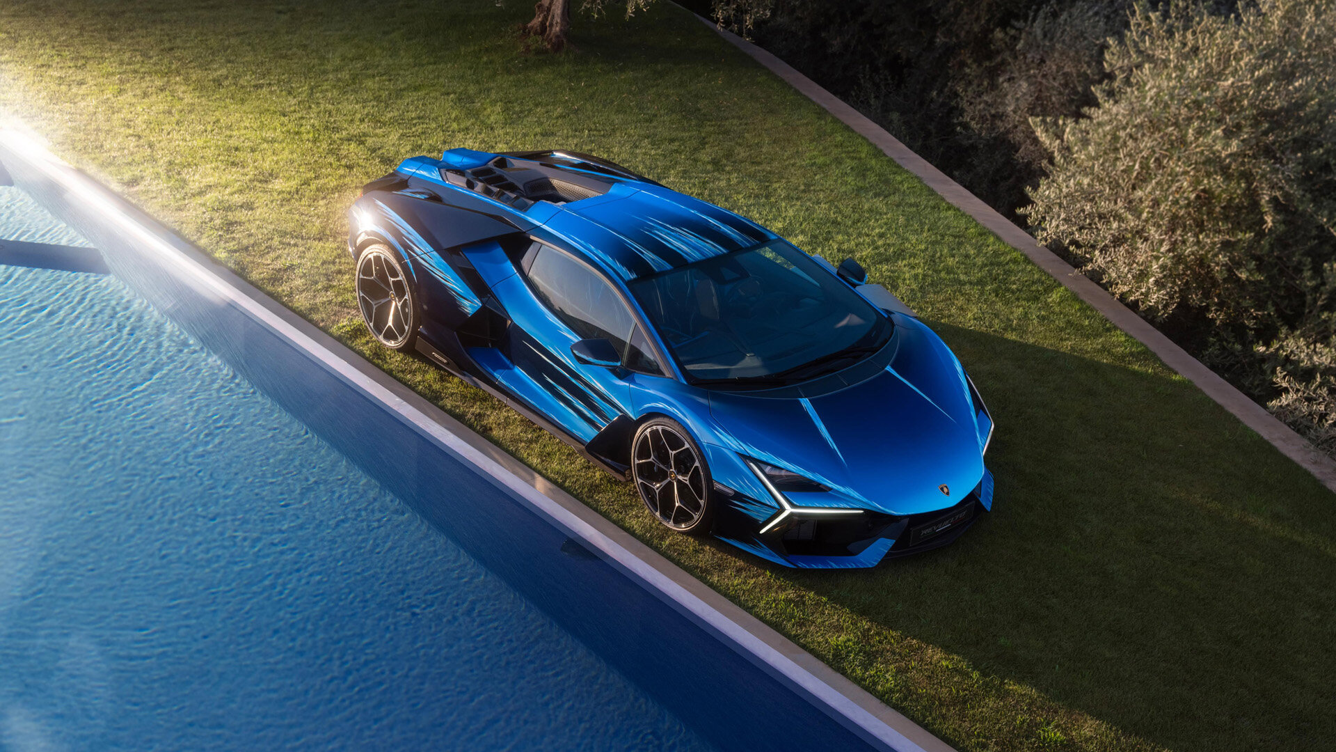 Lamborghini показала уникальный Revuelto, который вручную красили 475 часов