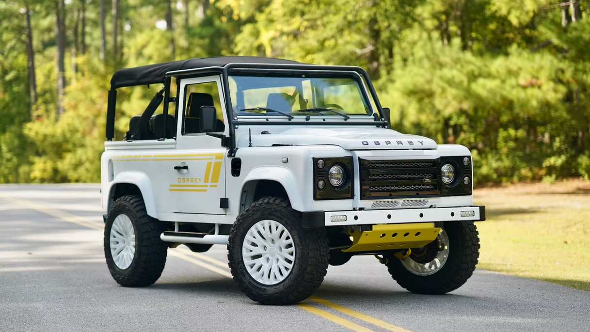 Классический Defender оснастили мотором от Chevrolet Corvette и выставили на продажу