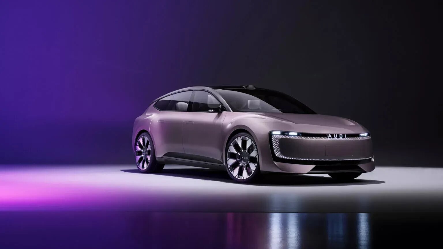 Audi представила для Китая бренд AUDI, у которого нет эмблемы