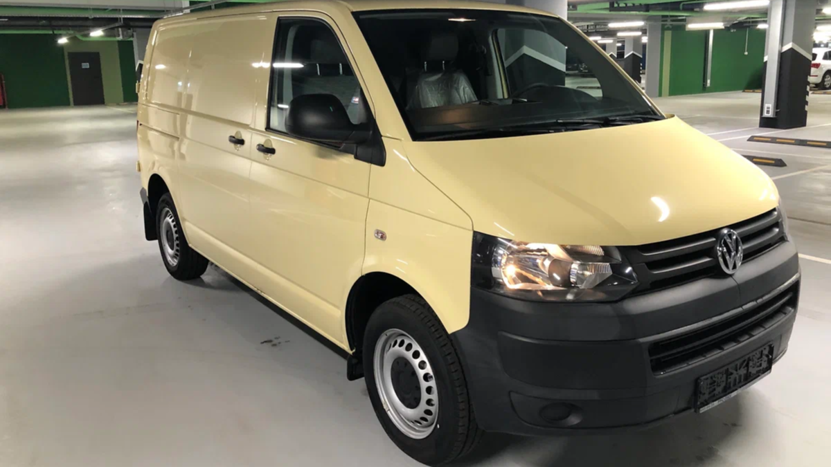 Девятилетний Volkswagen Transporter T5, на котором никогда не ездили, продают на Авто.ру