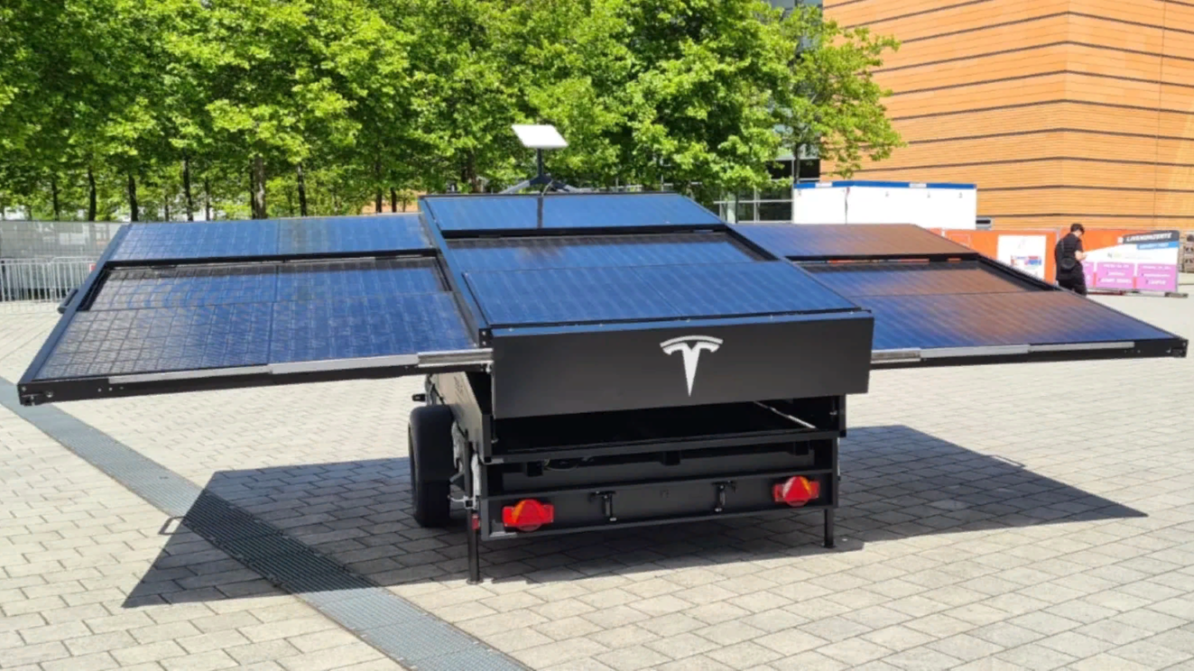 Tesla показала прицеп с солнечными панелями для увеличения автономности электромобилей