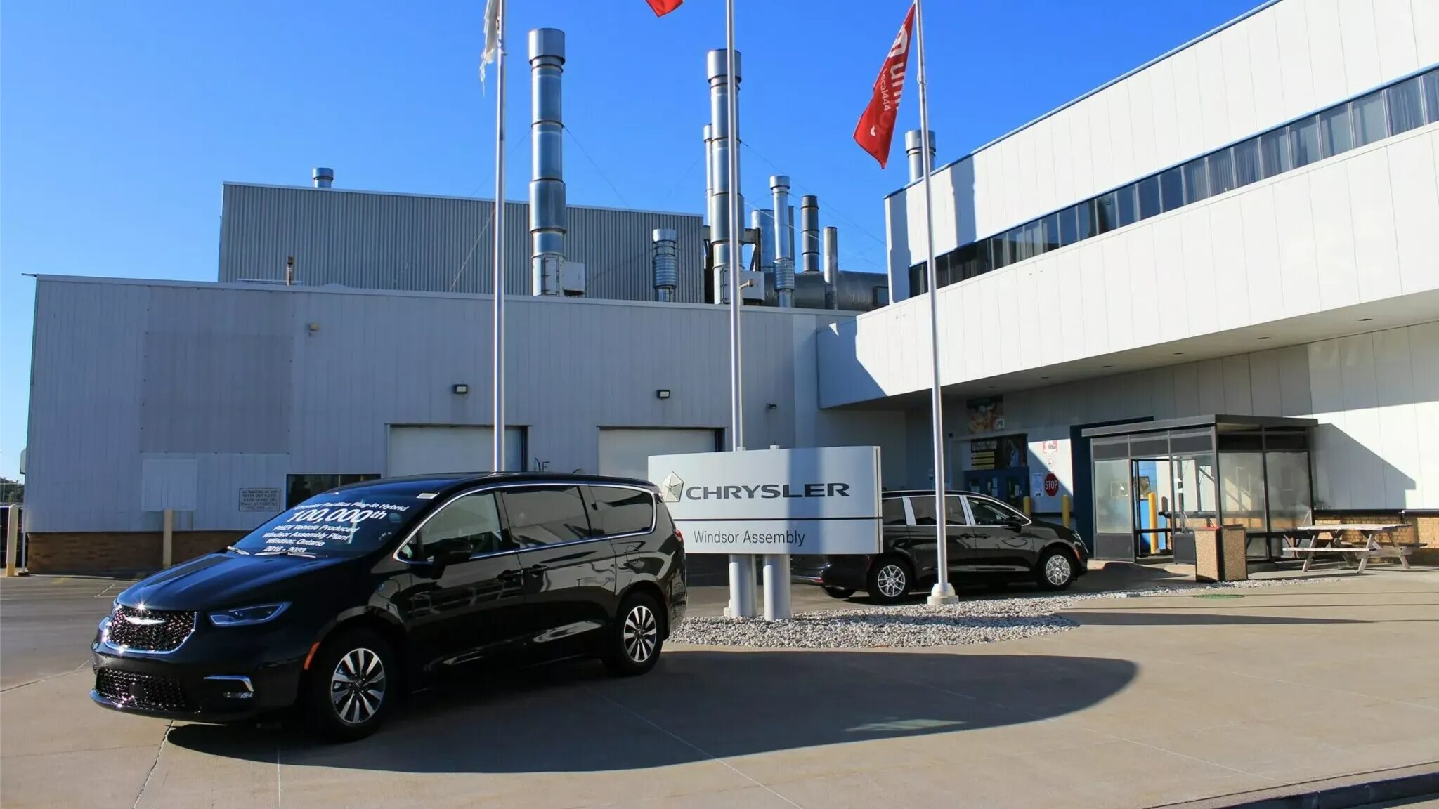 Канада ввела 25-процентный тариф на автомобили из США в ответ на новые пошлины Трампа