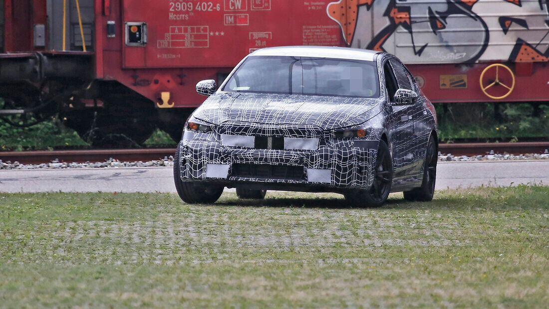 Электрические версии BMW 5 и 7 серий оснастят тремя моторами мощностью 750 сил