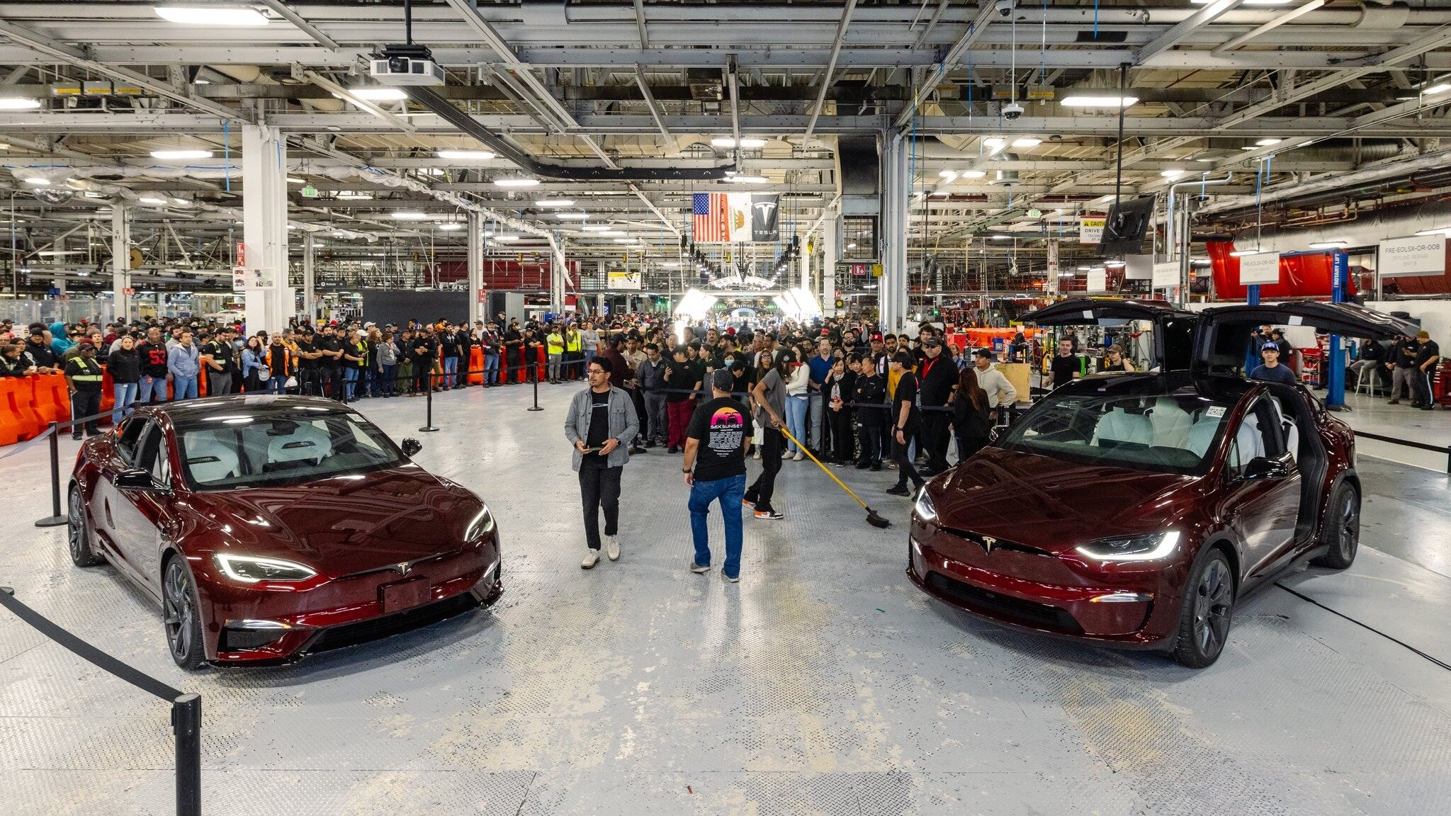 Tesla завершила выпуск Model S и Model X, вместо них будут собирать роботов