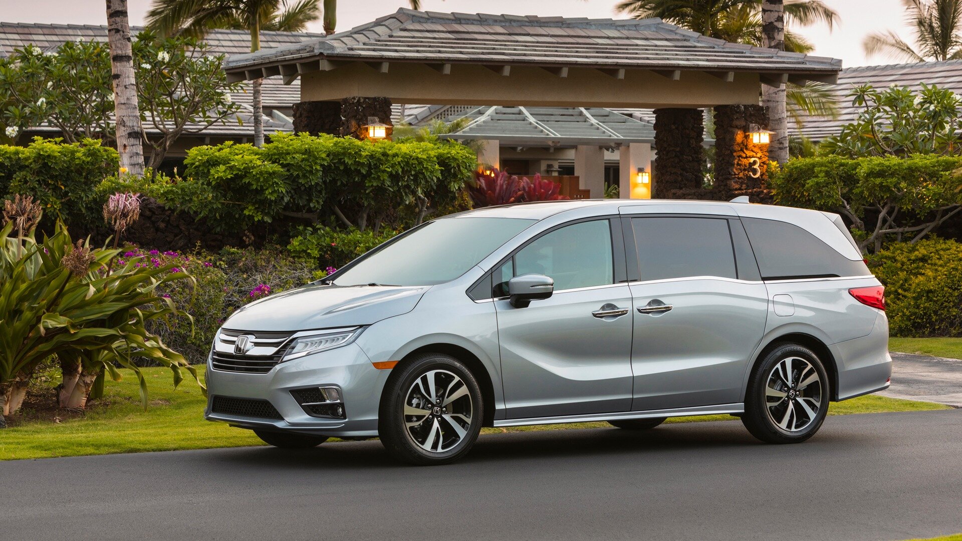 Honda отзовёт 440 тысяч вэнов Odyssey из-за внезапно выстреливающих подушек