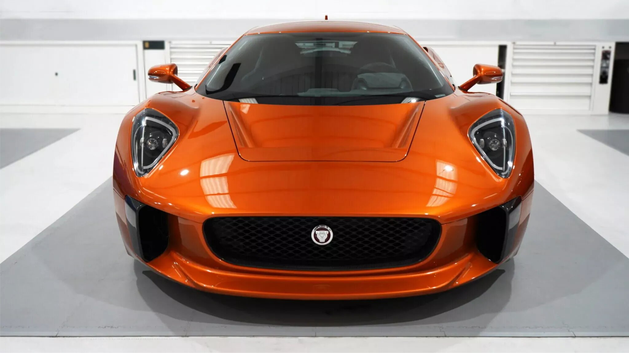 Представлен дорожный суперкар Jaguar, которого никогда не было