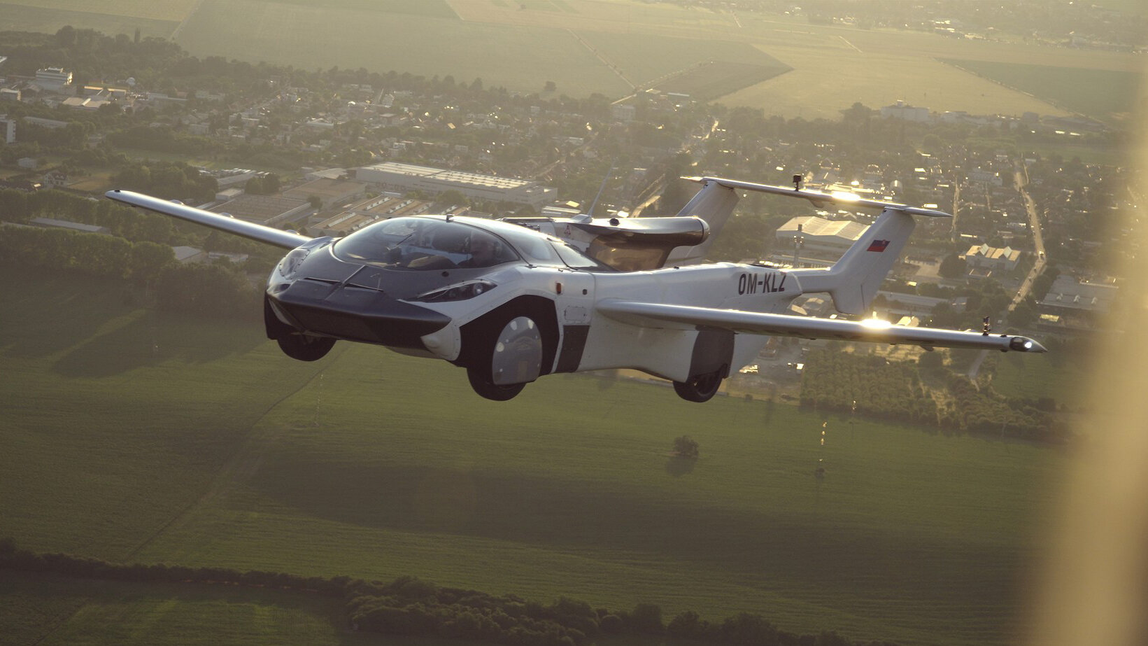 Словацкий аэромобиль AirCar получил разрешение на полёты