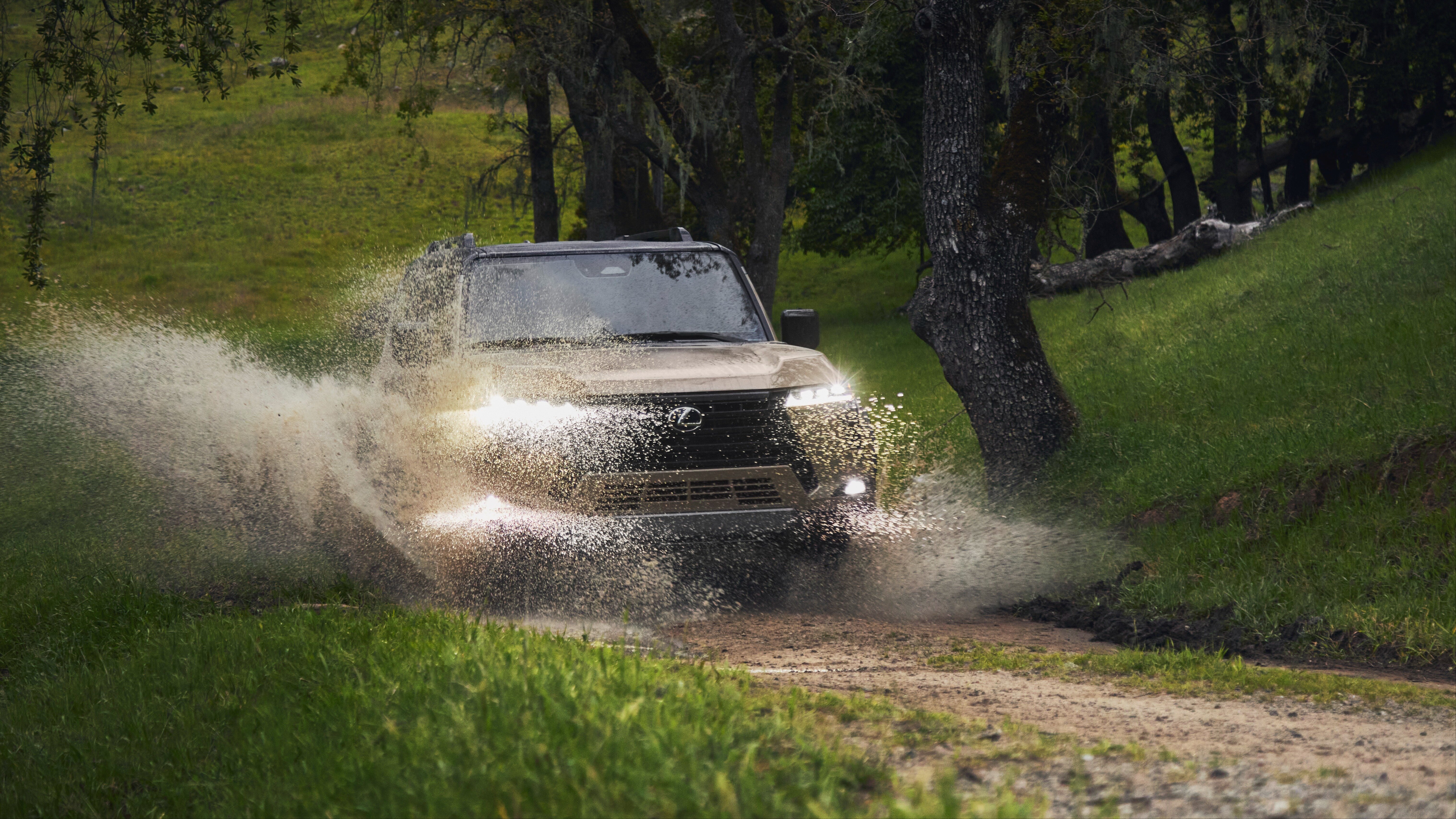 Будущие Lexus GX и TX показали на новых фотографиях