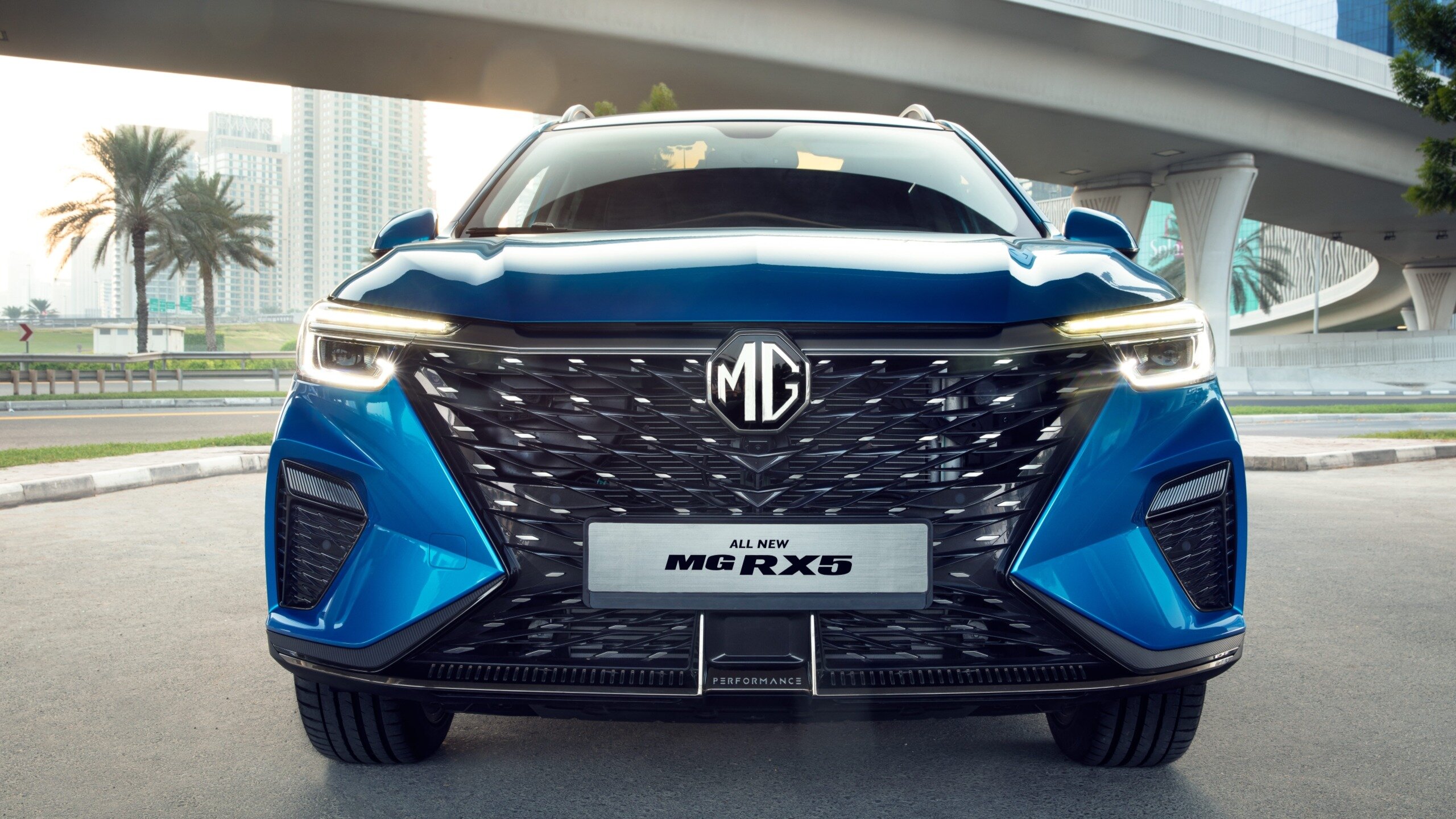 В России появился кроссовер MG RX5 с 2,8 миллиона рублей