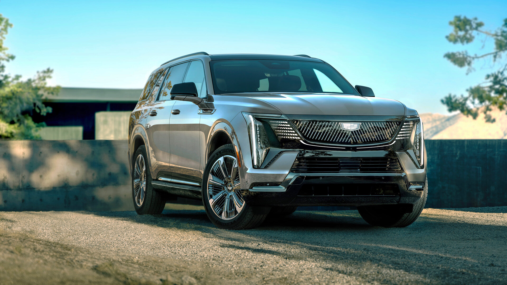 У электровнедорожника Cadillac Escalade IQ появилась удлинённая версия