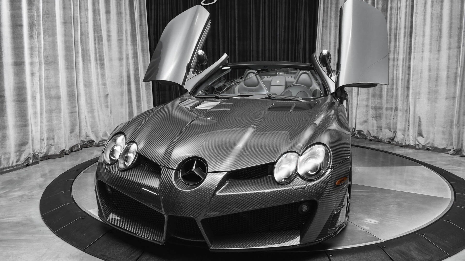 На продажу выставлен очень дорогой карбоновый SLR McLaren от Mansory