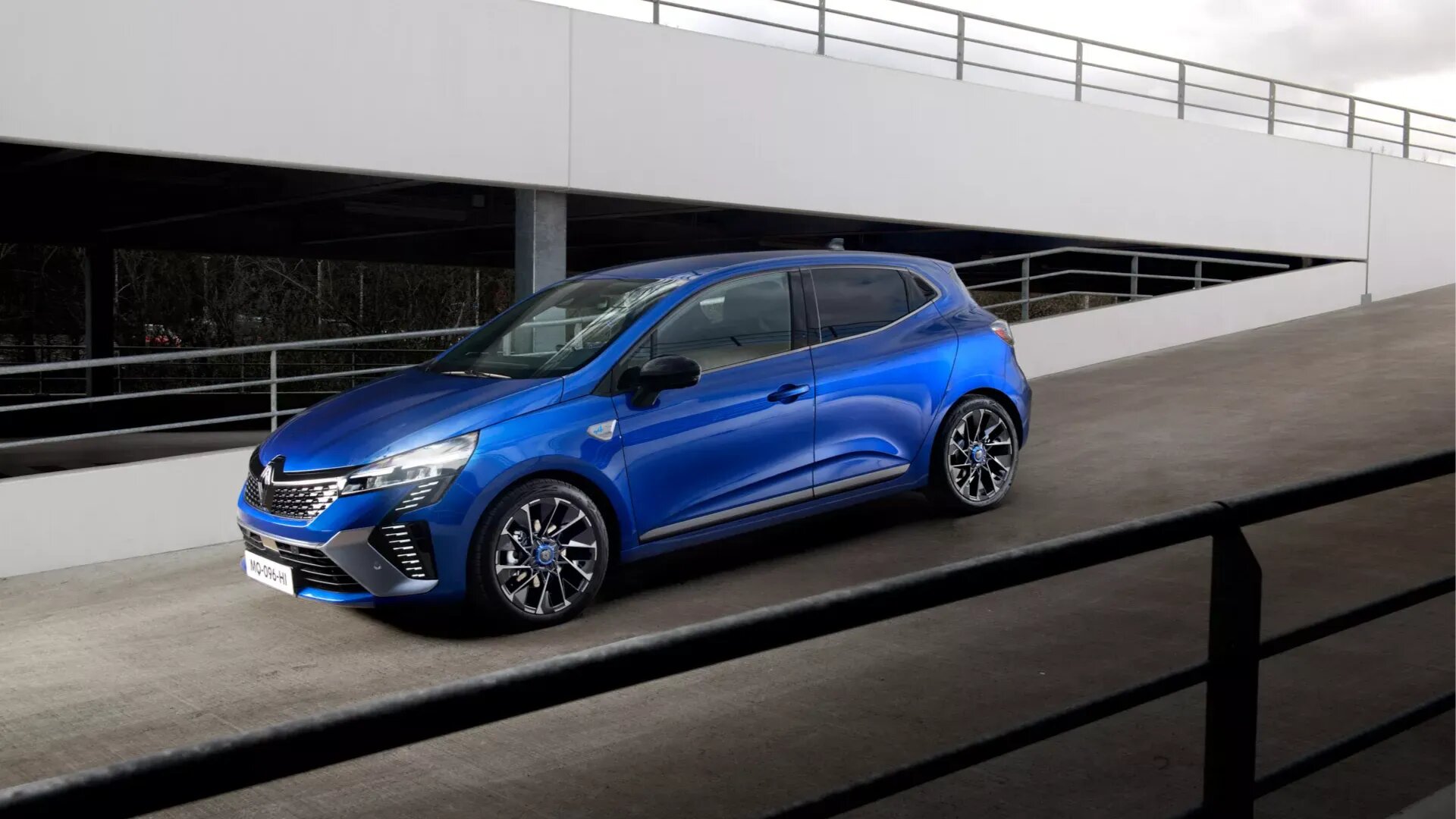 Обновился хэтчбек Renault Clio: новая внешность и «подогретая» версия