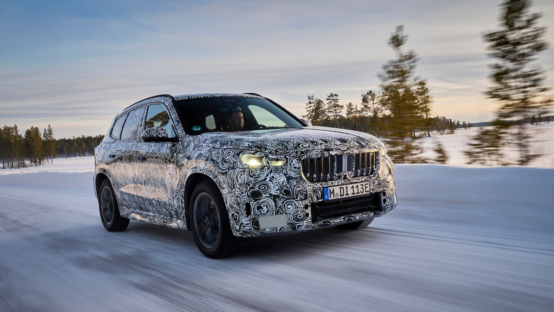 Компания BMW завершила зимние испытания электрокроссовера iX1