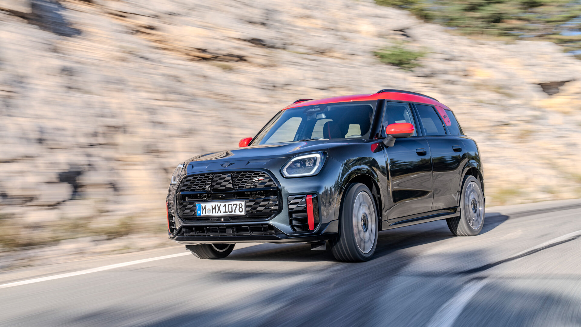 Представлен новый MINI Countryman JCW с 300-сильным мотором и режимом картинга