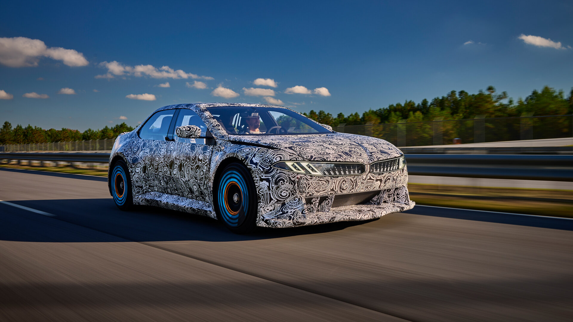 BMW показала электропрототип для испытаний нового суперкомпьютера с тягой 18 000 Нм