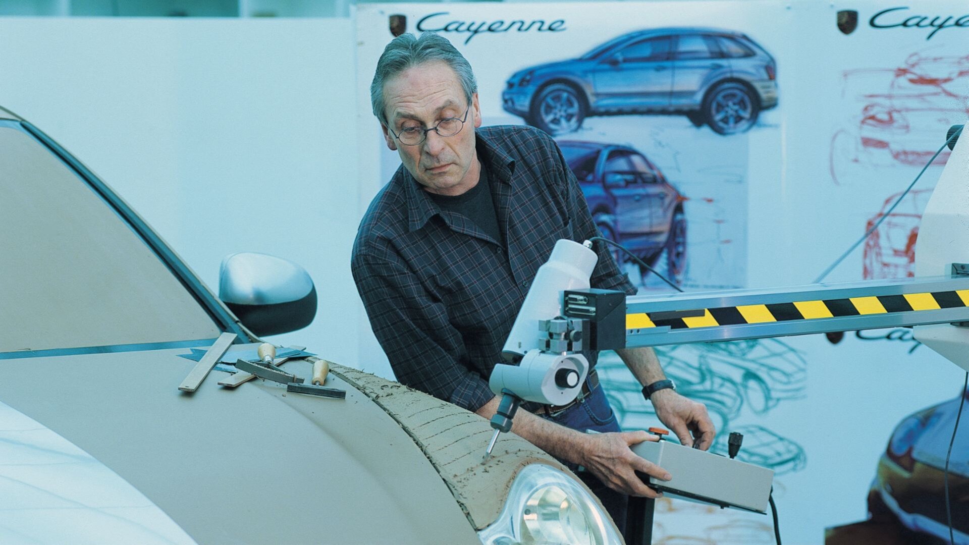 Названа дата появления большого электрокроссовера Porsche