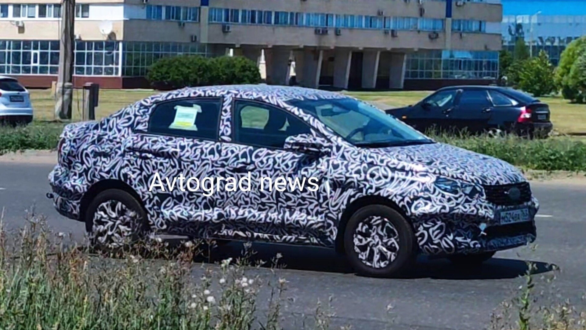 Седан Lada Iskra попался фотошпионам во время тестов