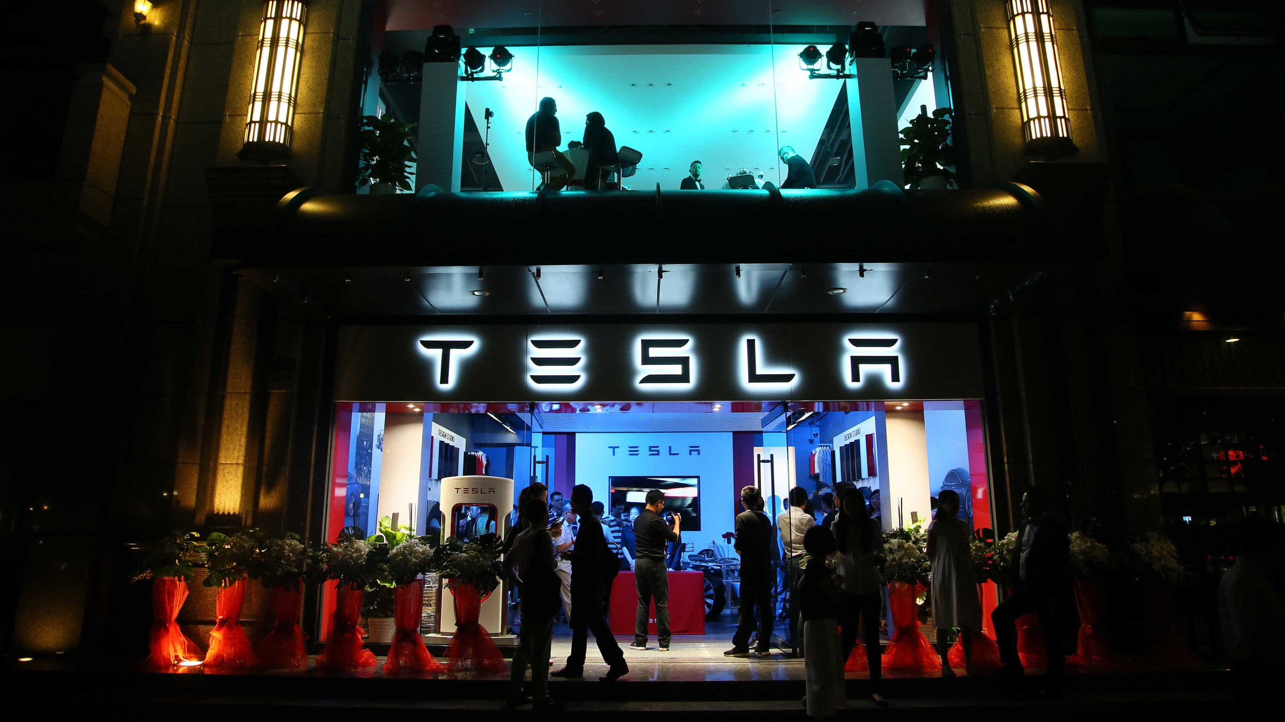 Tesla в Китае выигрывает суды против клиентов и критиков