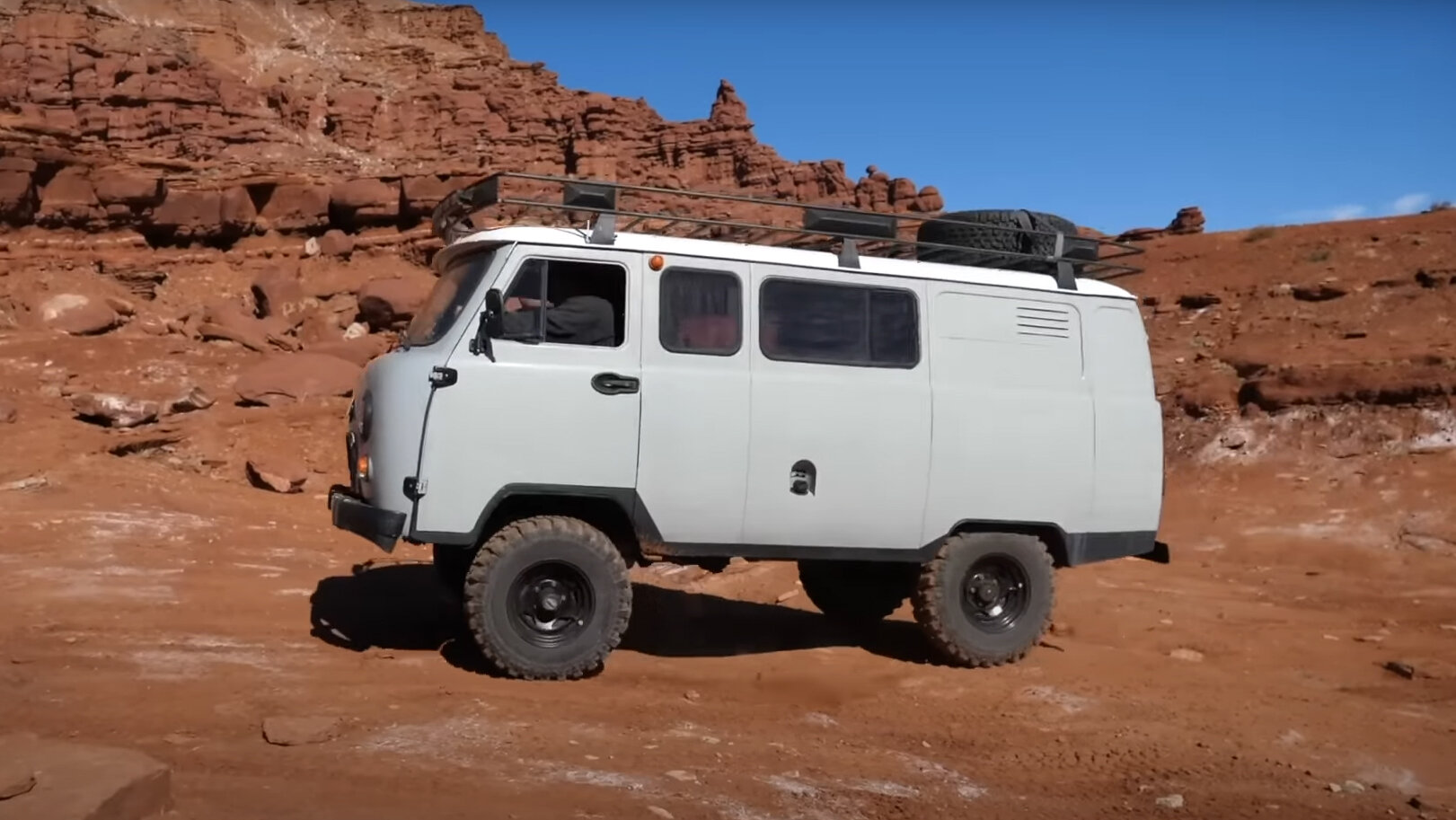 Американские блогеры прокачают «Буханку» мотором V8