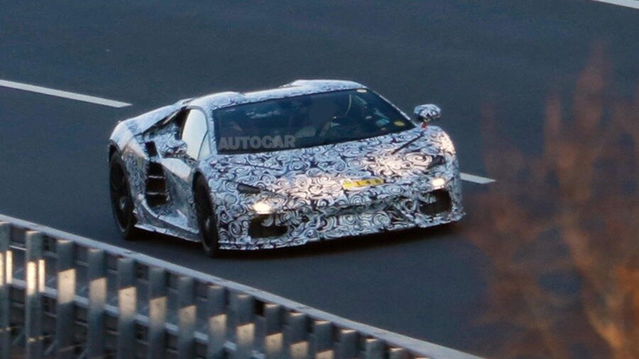 На тестах заметили преемника Lamborghini Aventador. Это подзаряжаемый гибрид с V12