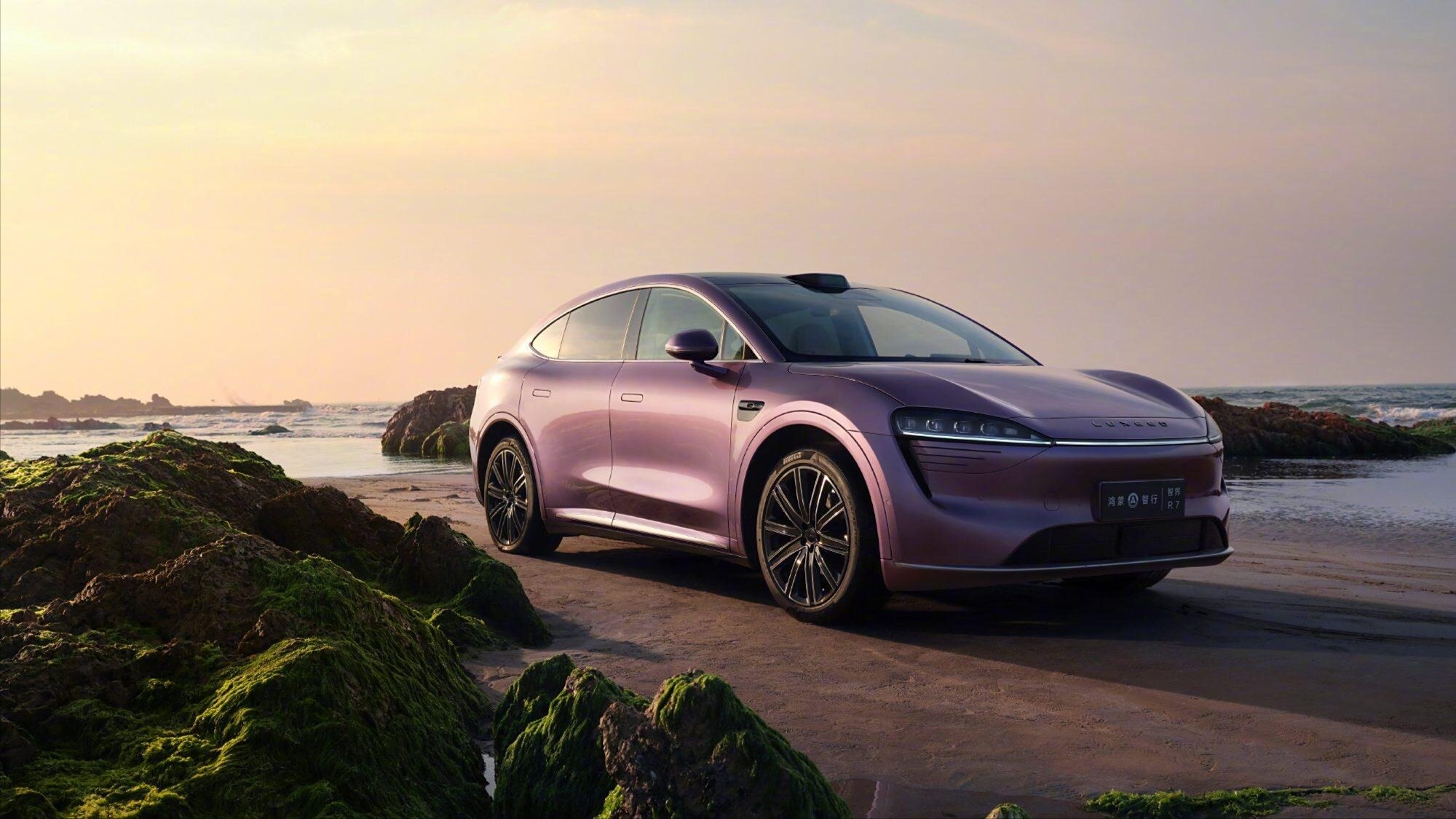 Рассекречен премиальный купеобразный кроссовер от Chery и Huawei — Luxeed R7