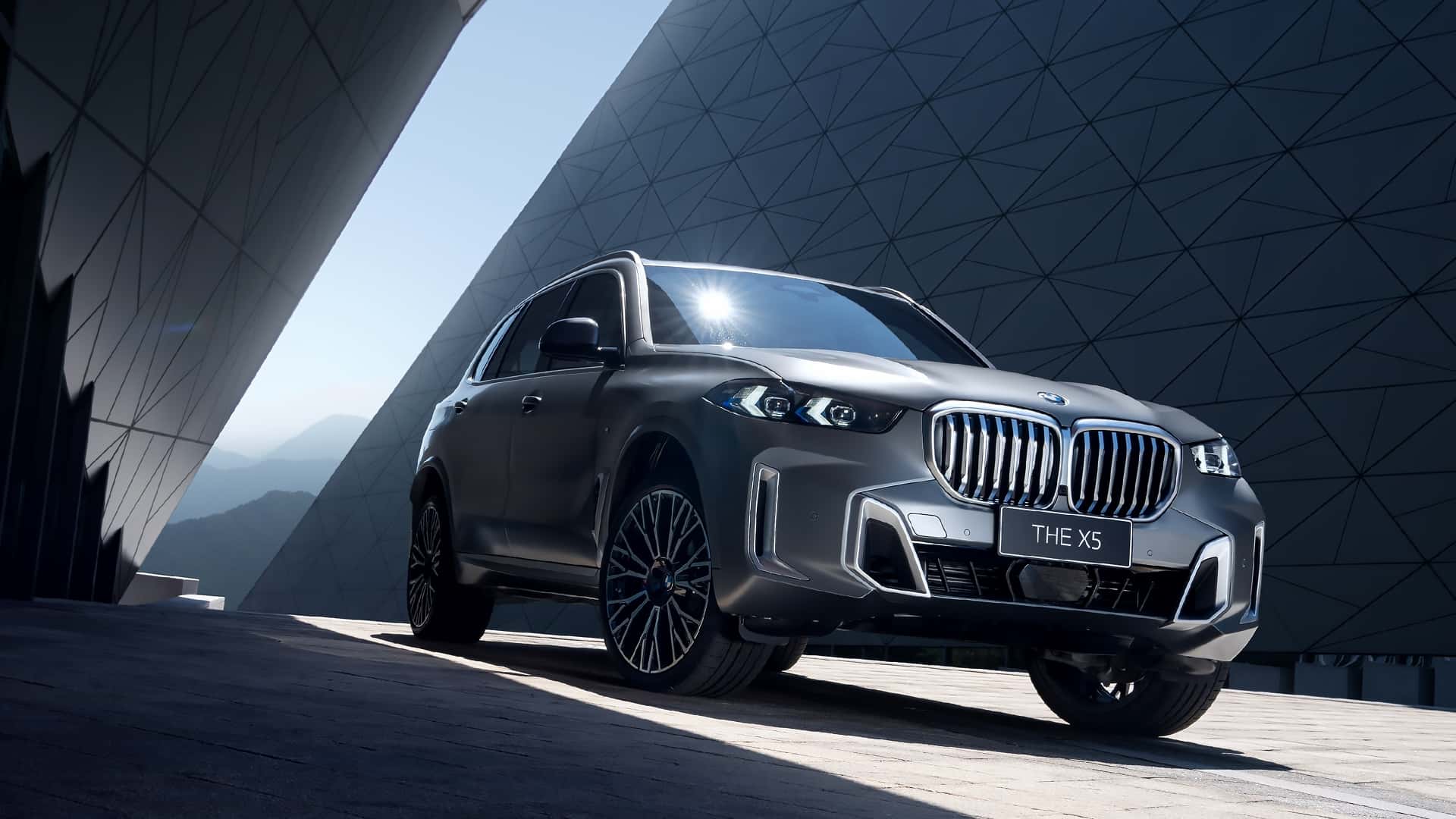 BMW обновила длиннобазный X5 для Китая через полтора года после дебюта