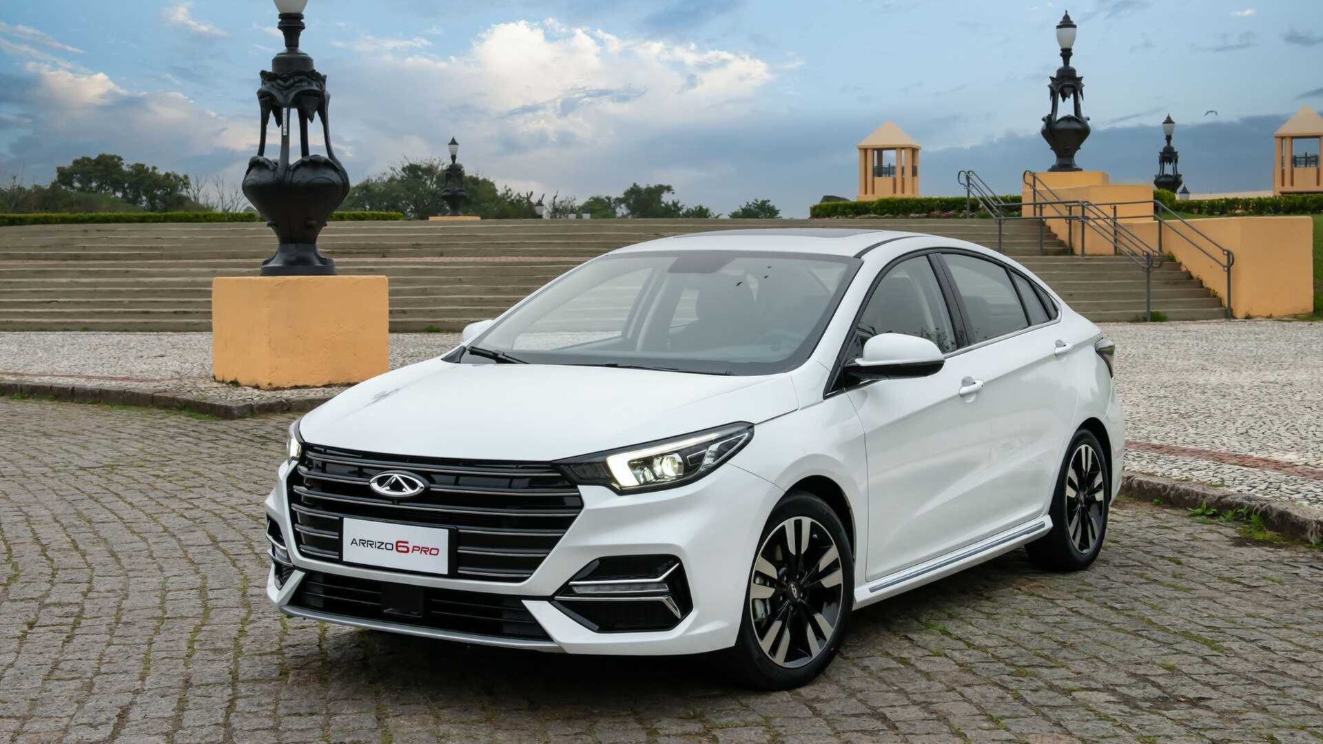 Стала известна дата старта российских продаж седана Omoda S5