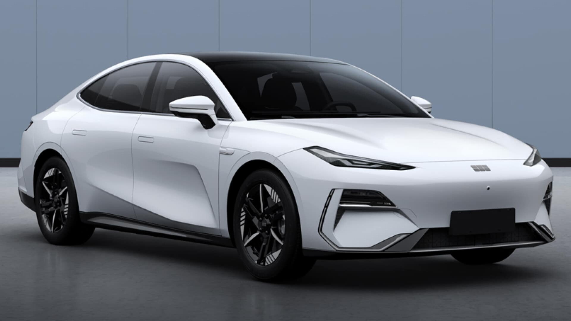 Geely Galaxy E8 оказался пятиметровым седаном с одним электромотором