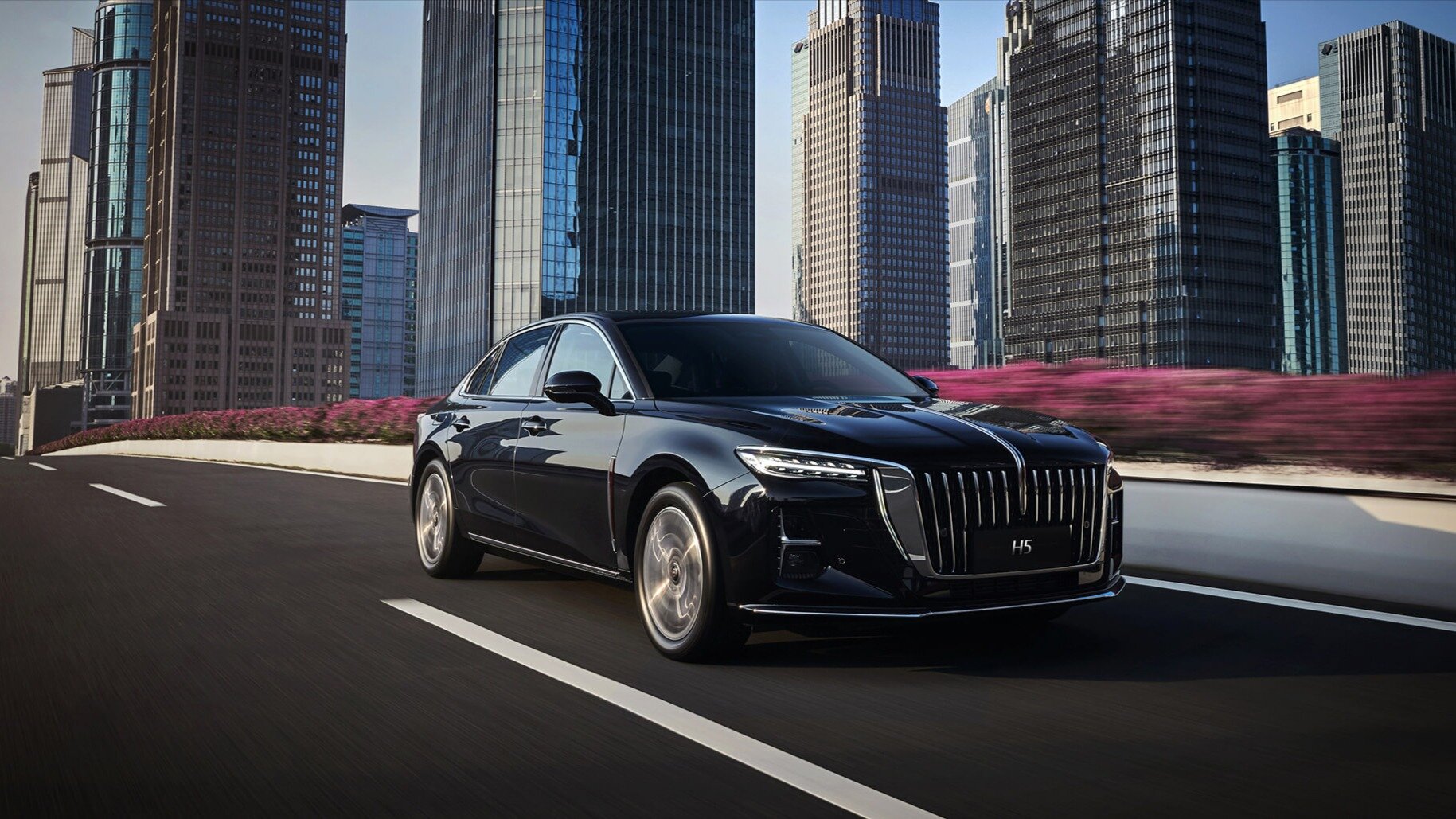 Кроссовер Hongqi HS5 и седан Hongqi H5 получат в России один мотор на двоих