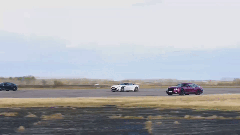 Дрэговую гонку гран-туреров от Aston Martin, Bentley и Ferrari показали на видео