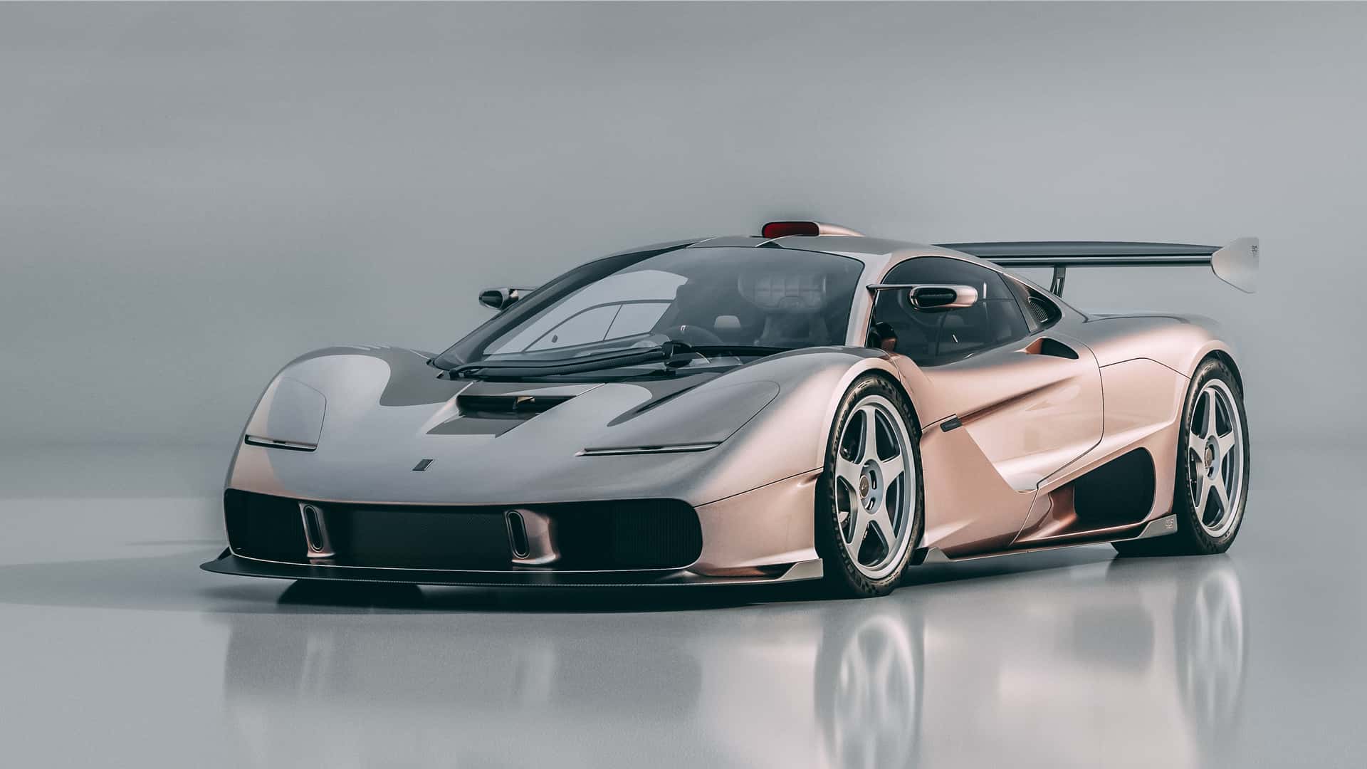 Создатель McLaren F1 представил два новых суперкара с V12
