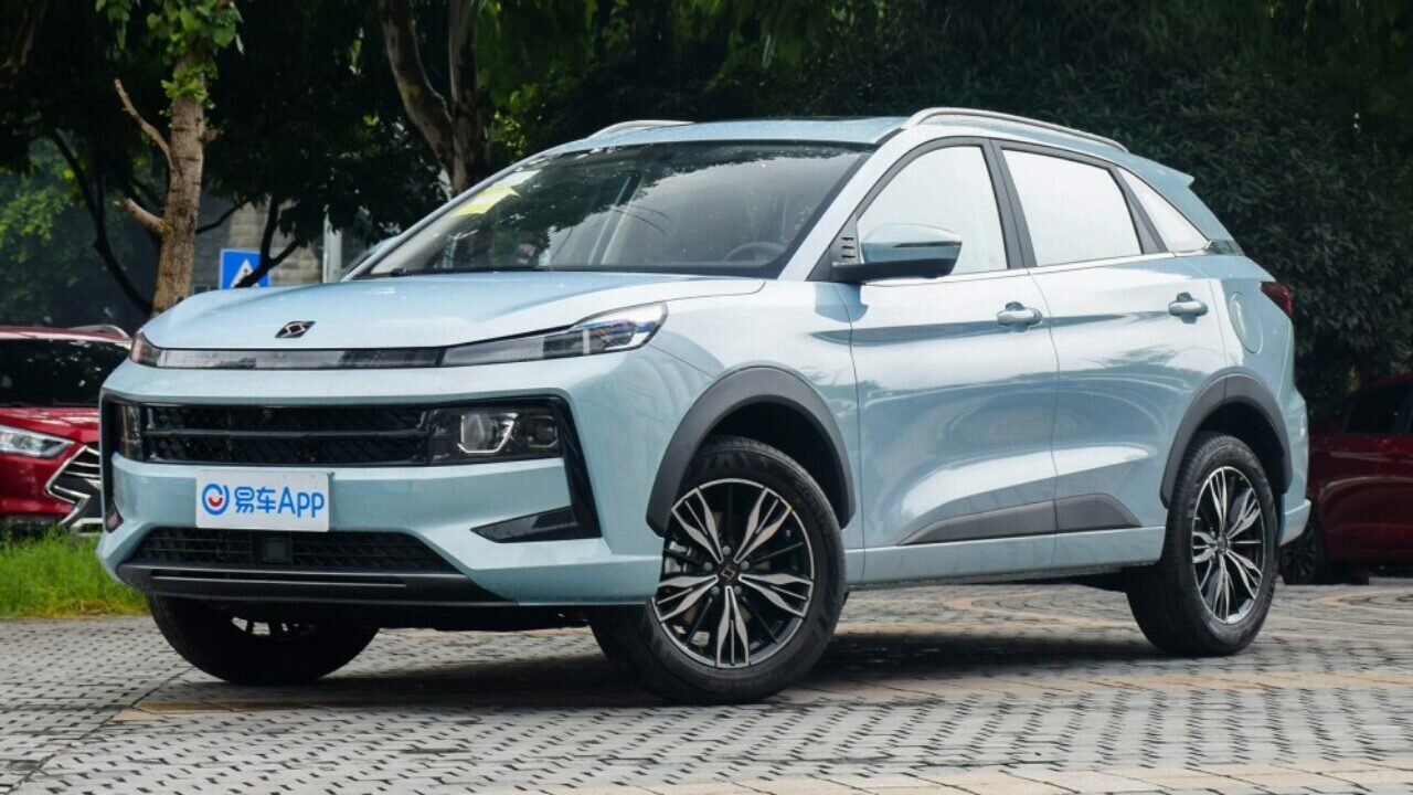Китайская марка JAC готовит для России кроссовер размером с Toyota RAV4