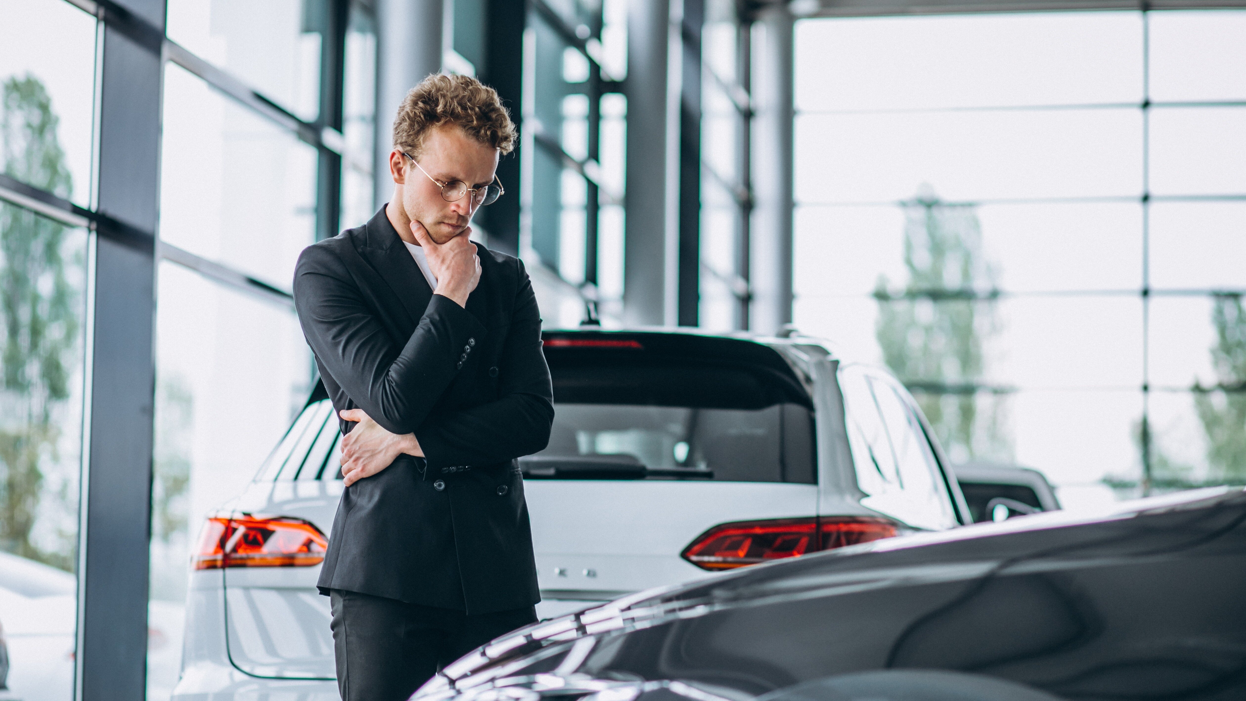 Продажи новых автомобилей в России сократились в первый месяц 2026 года