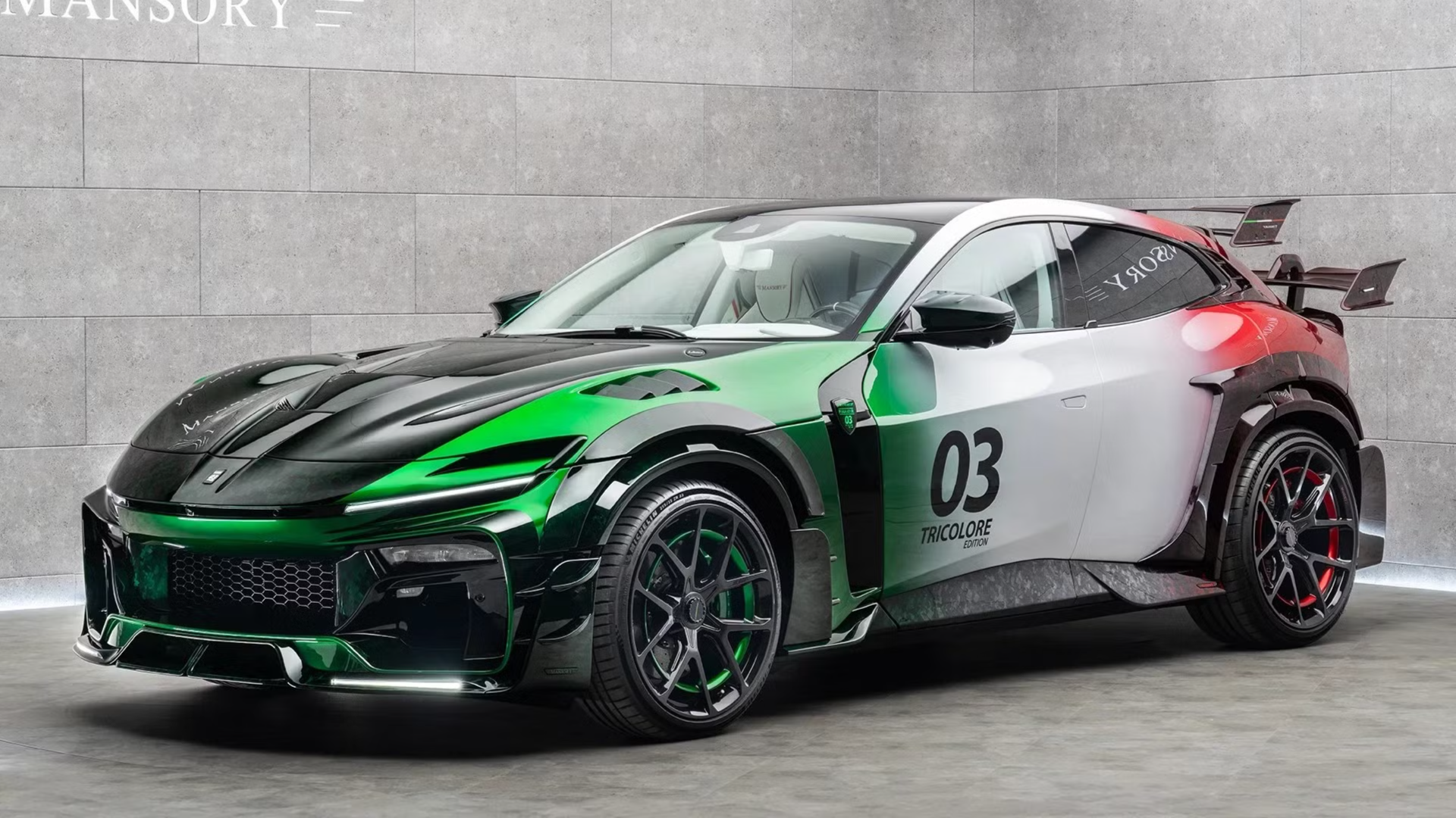 Ferrari Purosangue от Mansory стал трёхцветным и ещё более агрессивным