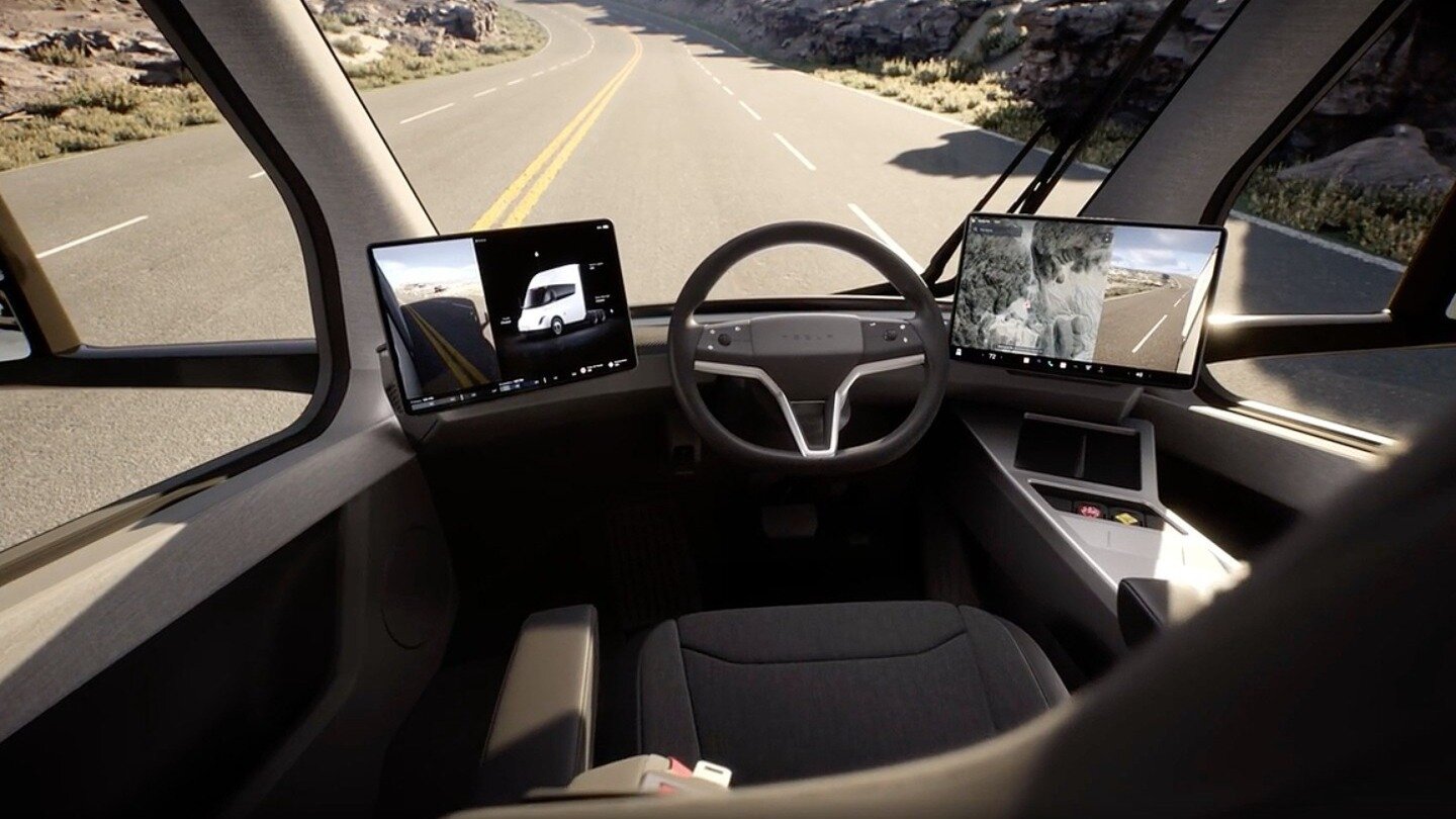 Интерьер серийного грузовика Tesla Semi показали на видео