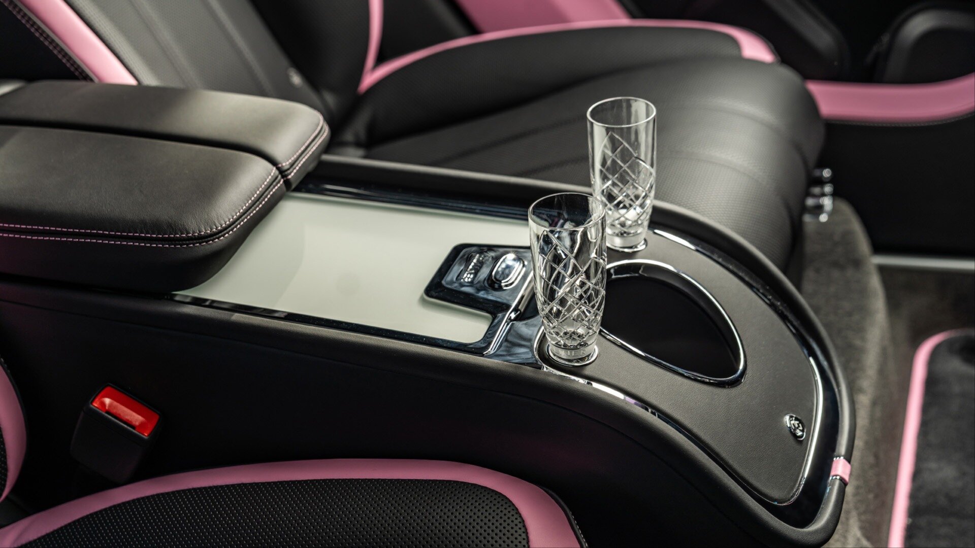 Фирма Bentley изобрела умный подстаканник