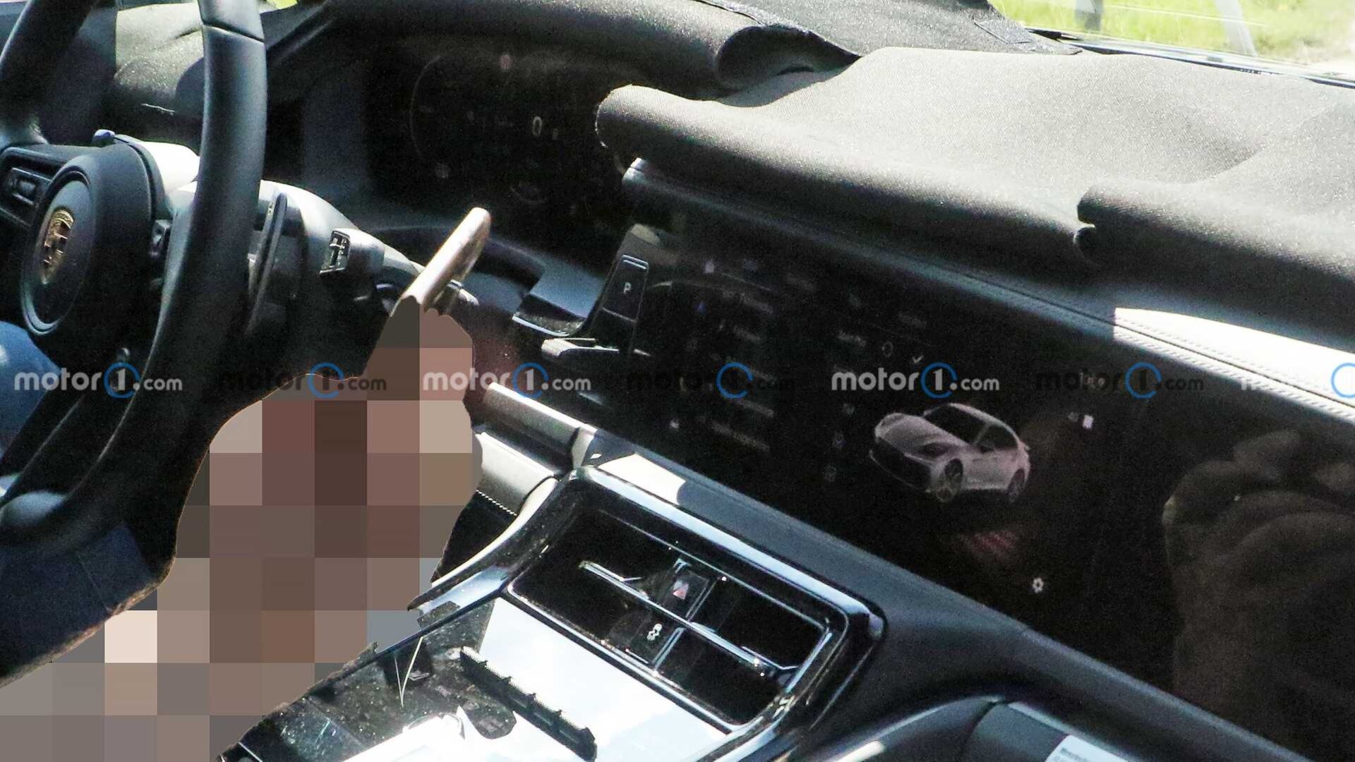 Фотошпионы заглянули в салон Porsche Panamera нового поколения