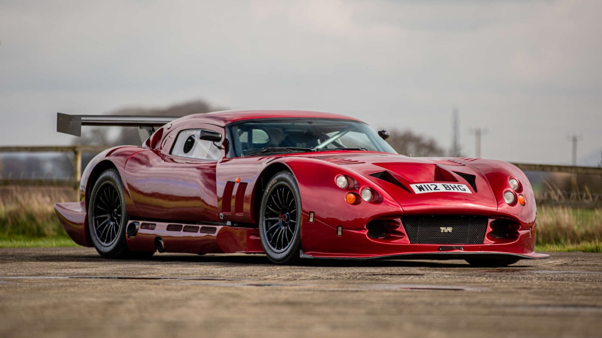 Дорожный, но очень экстремальный TVR Speed 12 пустят с молотка