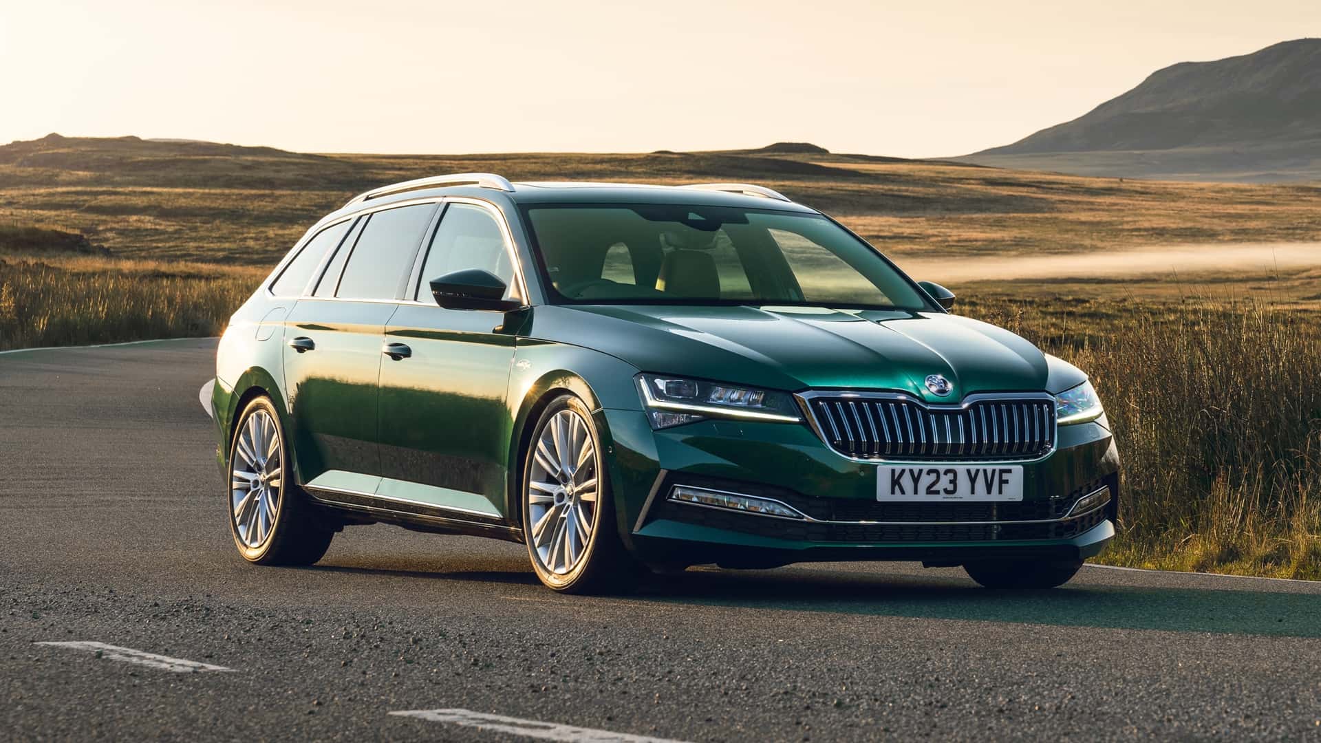 Старый универсал Skoda Superb сравняли в мощности с BMW M3