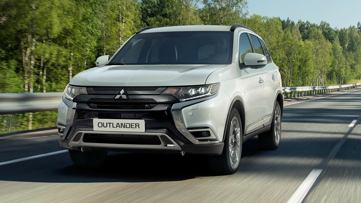 Mitsubishi Outlander в России слегка обновился и подорожал