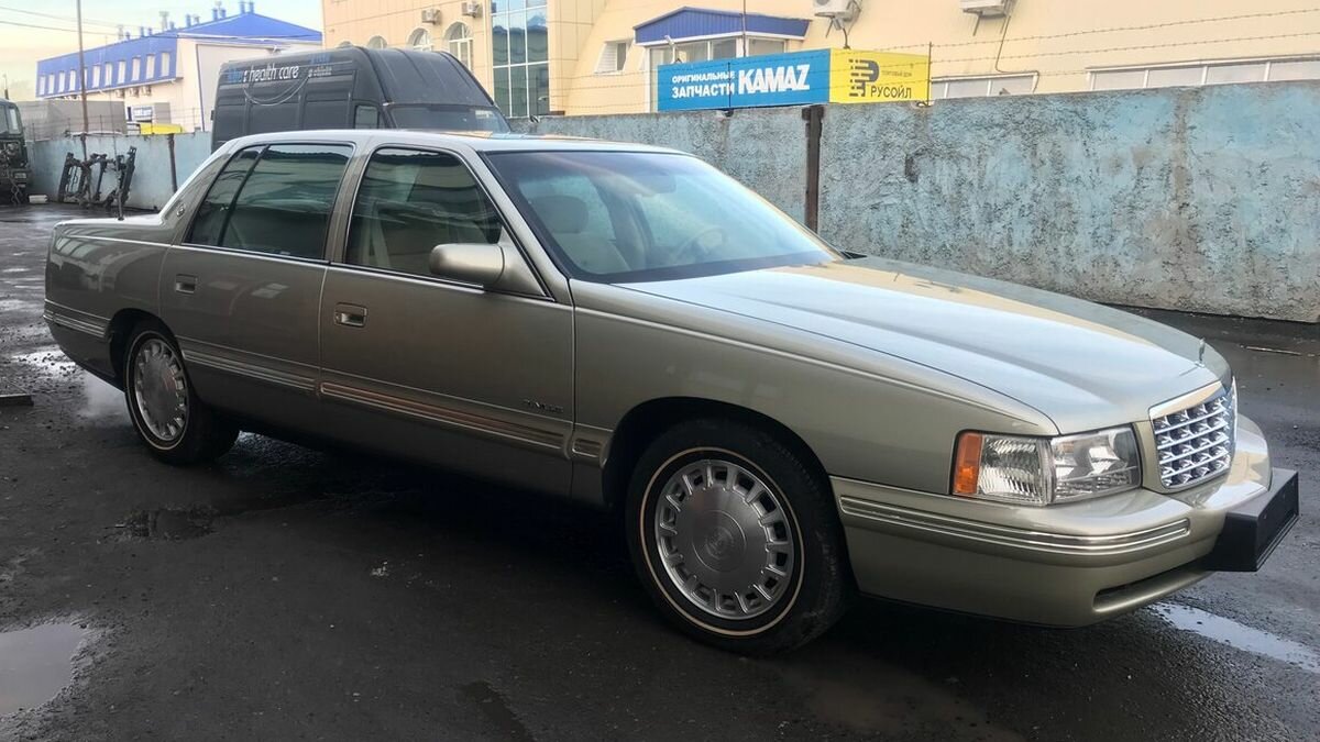 На Авто.ру продают новый Кадиллак, которому 24 года