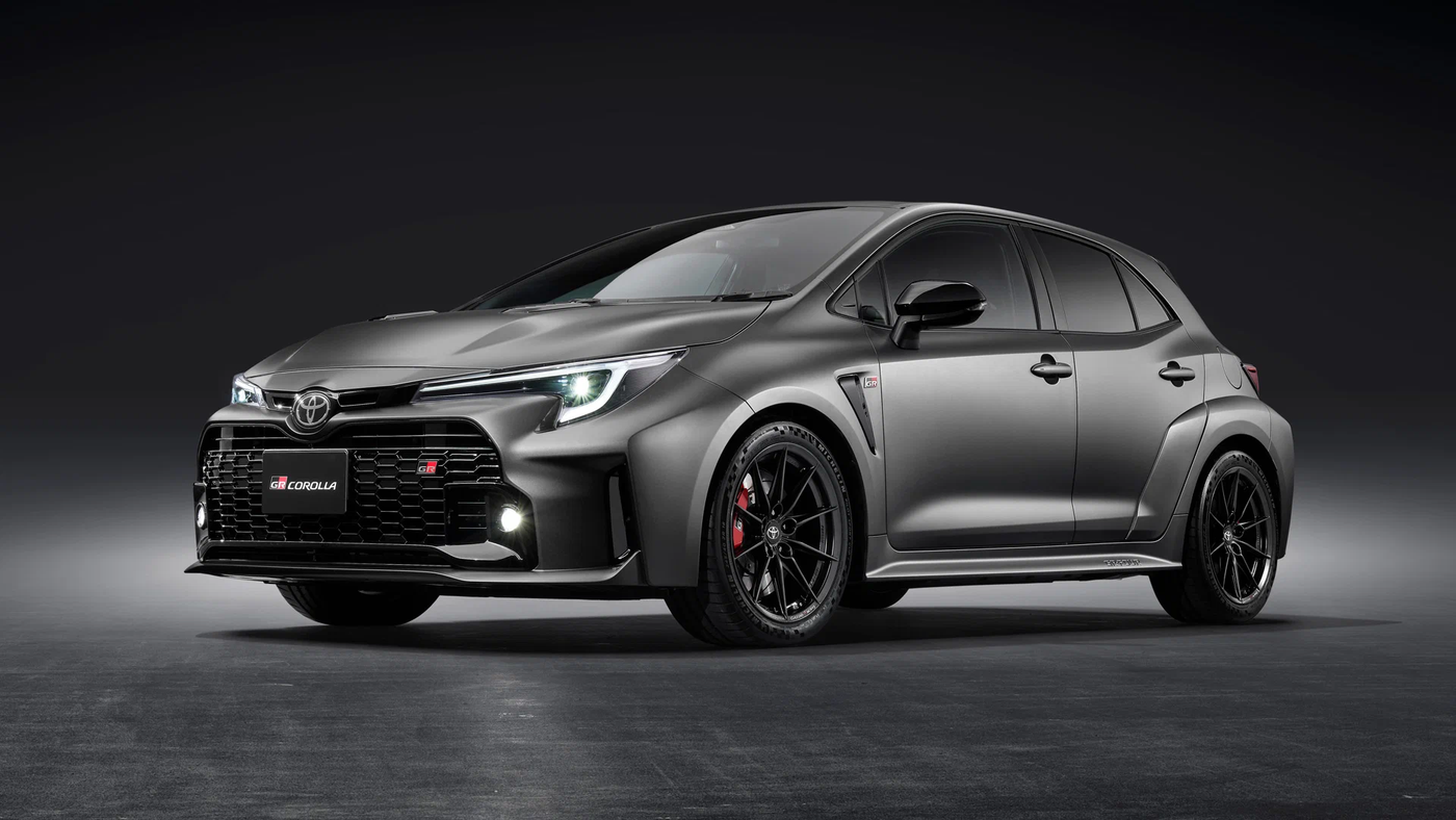 У хот-хэтча Toyota GR Corolla появилась новая версия: плюс 30 Нм, минус 3 места