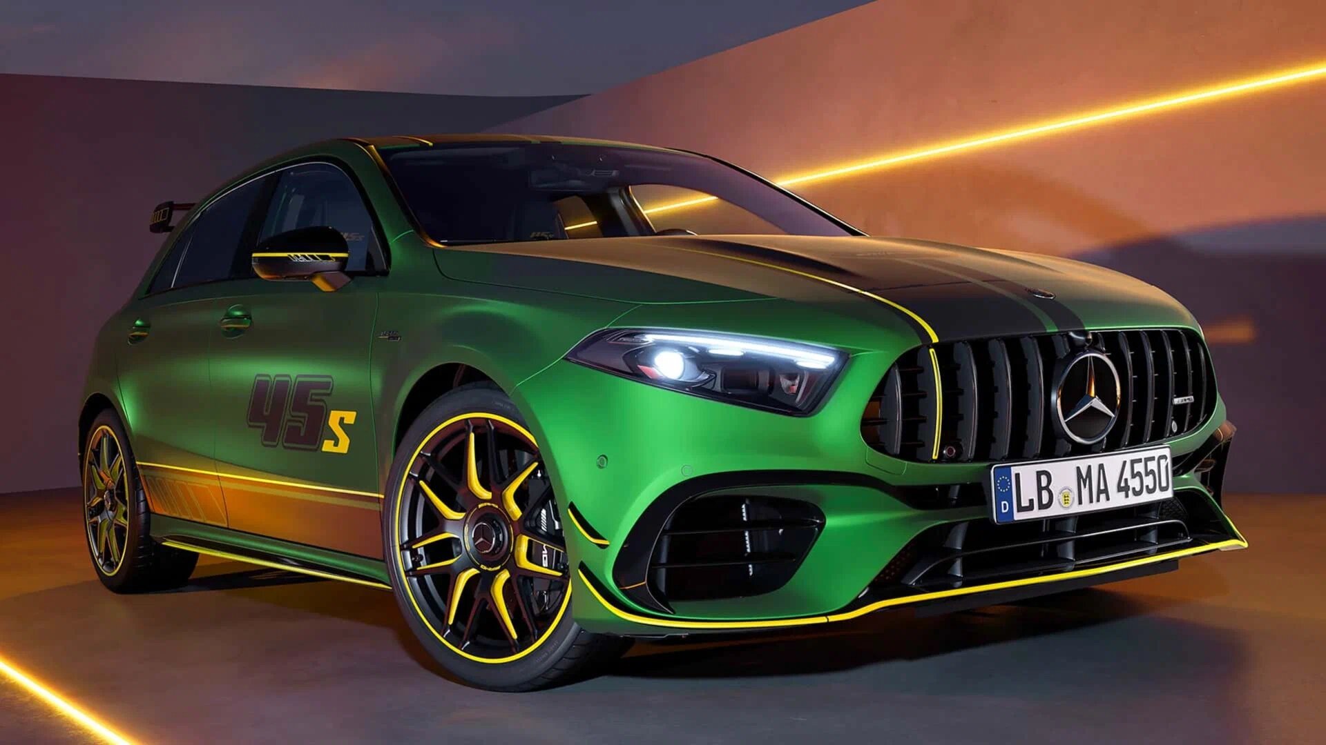 Новая лимитированная серия Mercedes-AMG A 45 S вышла в зелёном цвете как у GT R