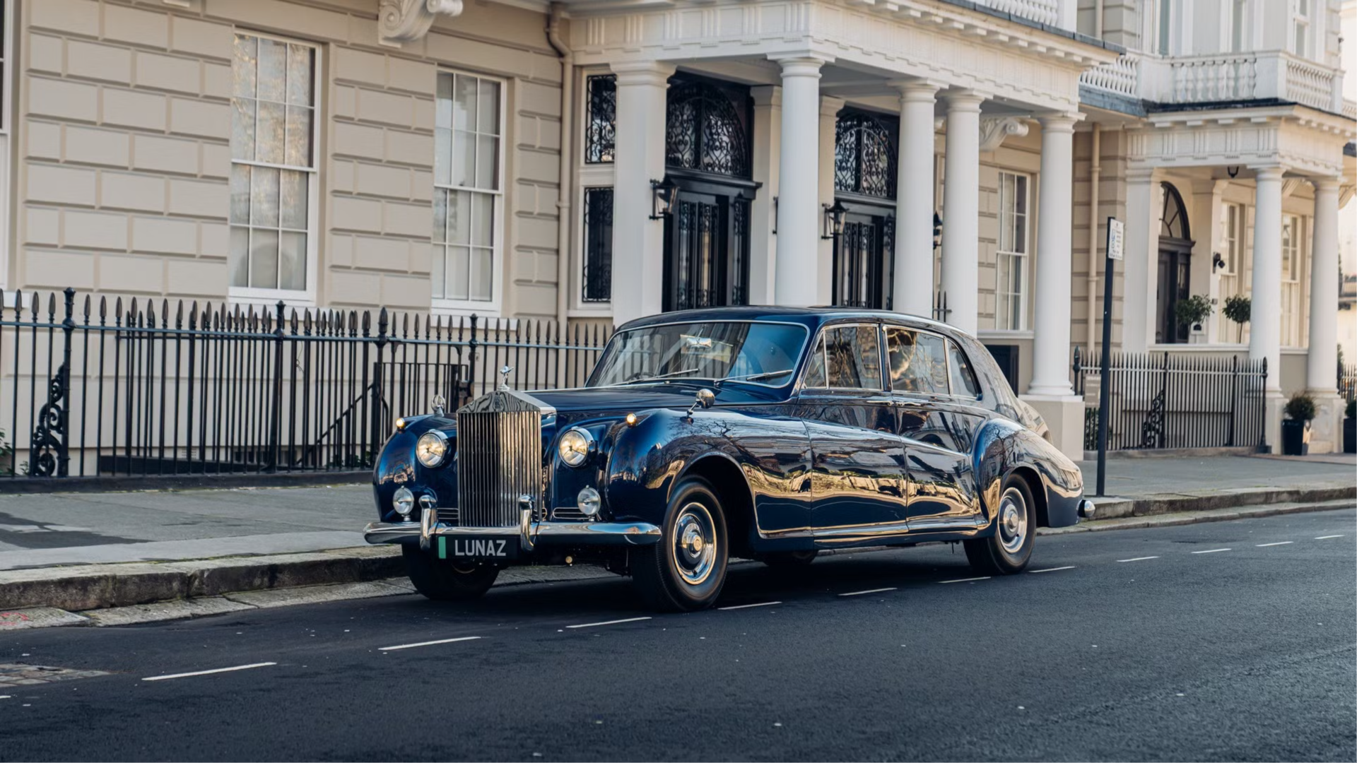 Классический Rolls-Royce Phantom стал семиместным электрокаром за 1,35 миллиона долларов