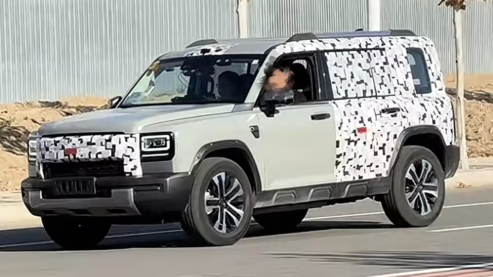 Удлинённый Haval Raptor замечен на дороге