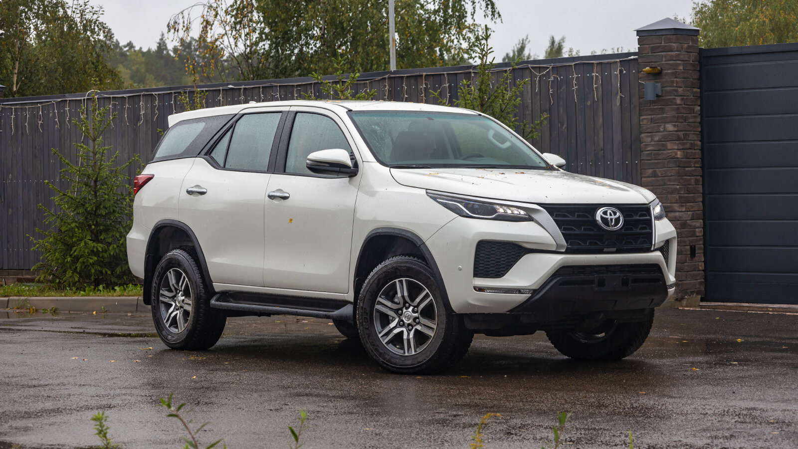 Toyota Fortuner из Эмиратов: чем он отличается от российского и на что обратить внимание