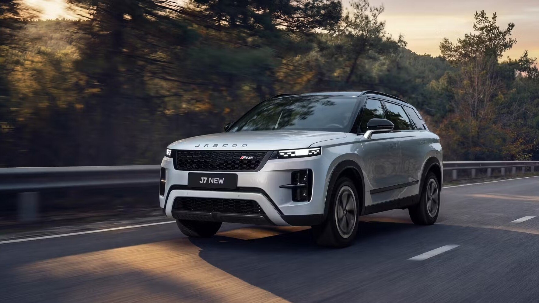 Обновился Jaecoo J7 для России: внешность в стиле Range Rover и мощный мотор